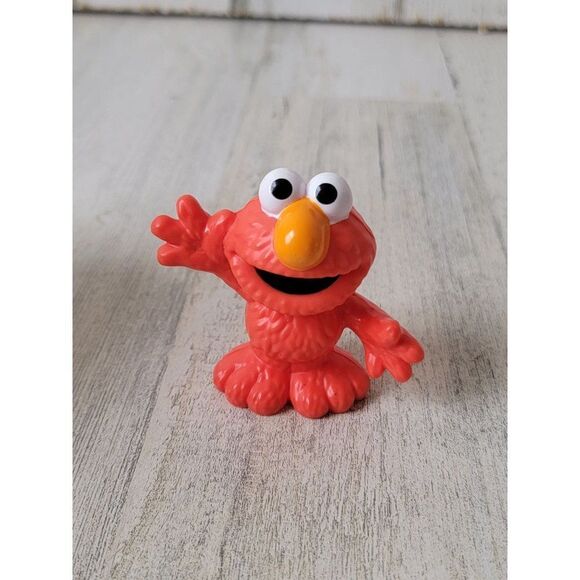 Sesame Workshop Elmo Hasbro toy figure red mini - Picture 1 of 4